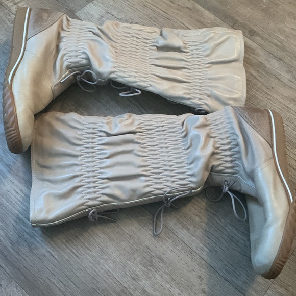 Sorel Cream and Tan Winter Boots - Picture 8 of 15